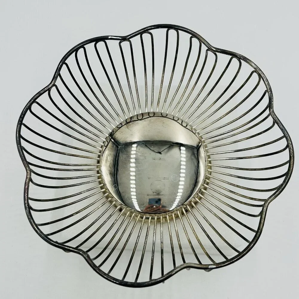 Godinger Silverplate Scalloped Round Wire Bread Fruit Basket 9.5” Vintage